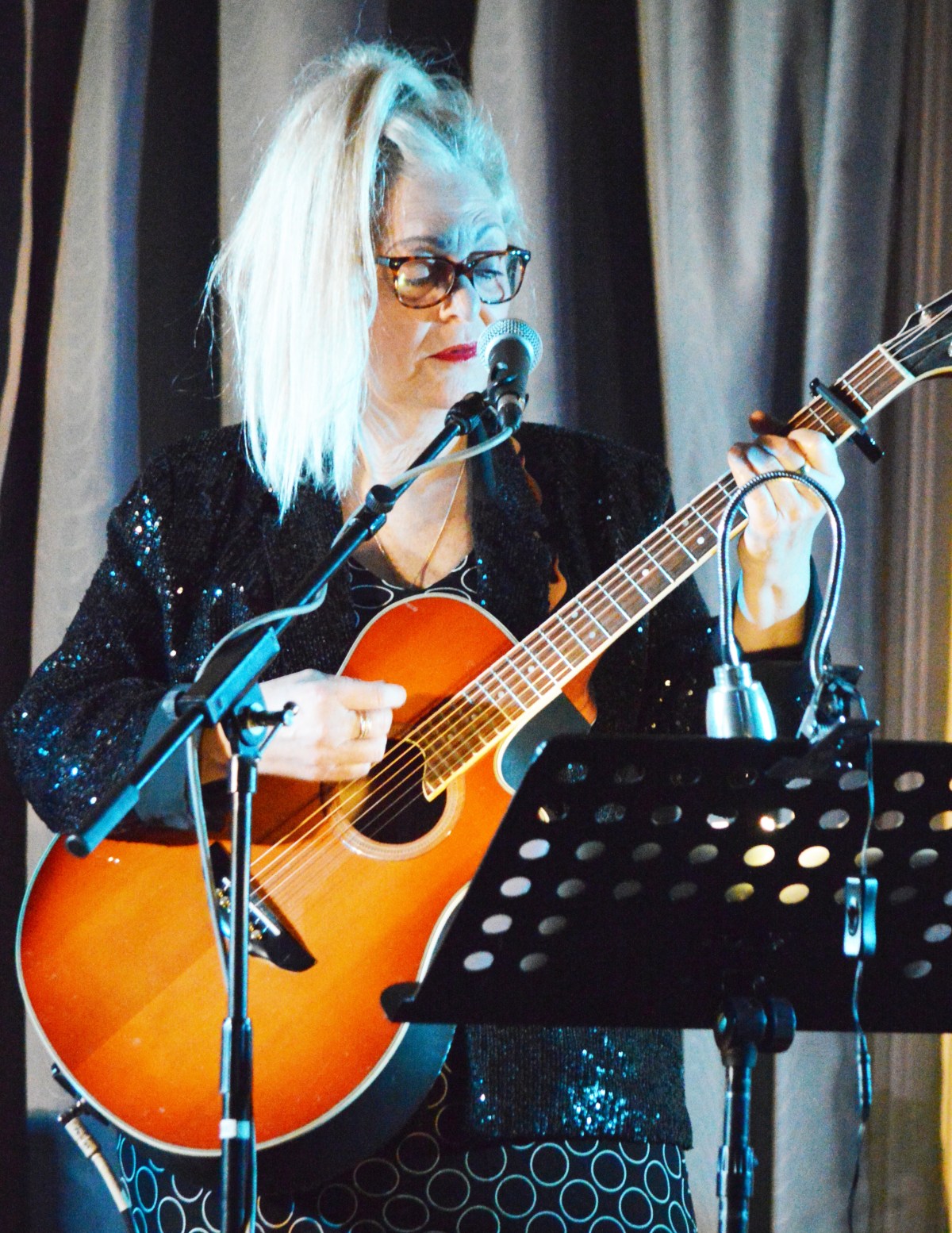 REVIEW – Sally Barker @ Town Hall, Devizes – Saturday 13th November&nbsp;2021