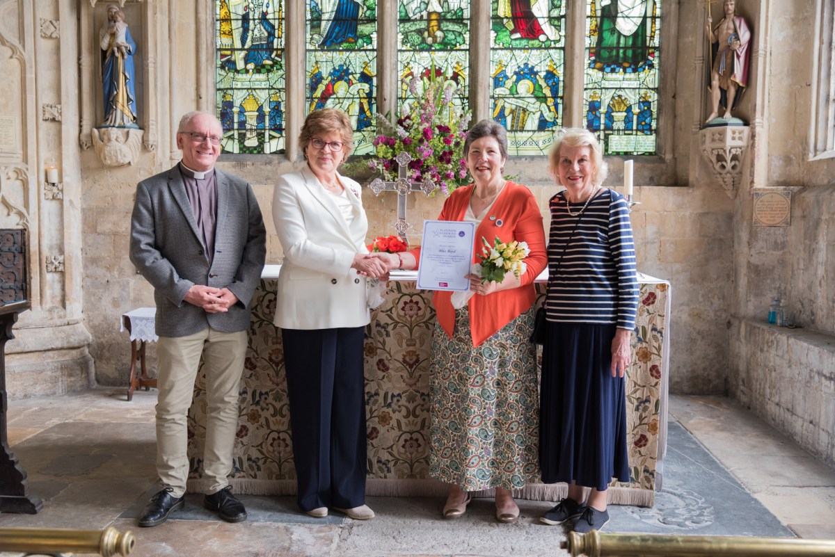 Lord Lieutenant Helps Devizes Resident Celebrate Jubilee&nbsp;Award