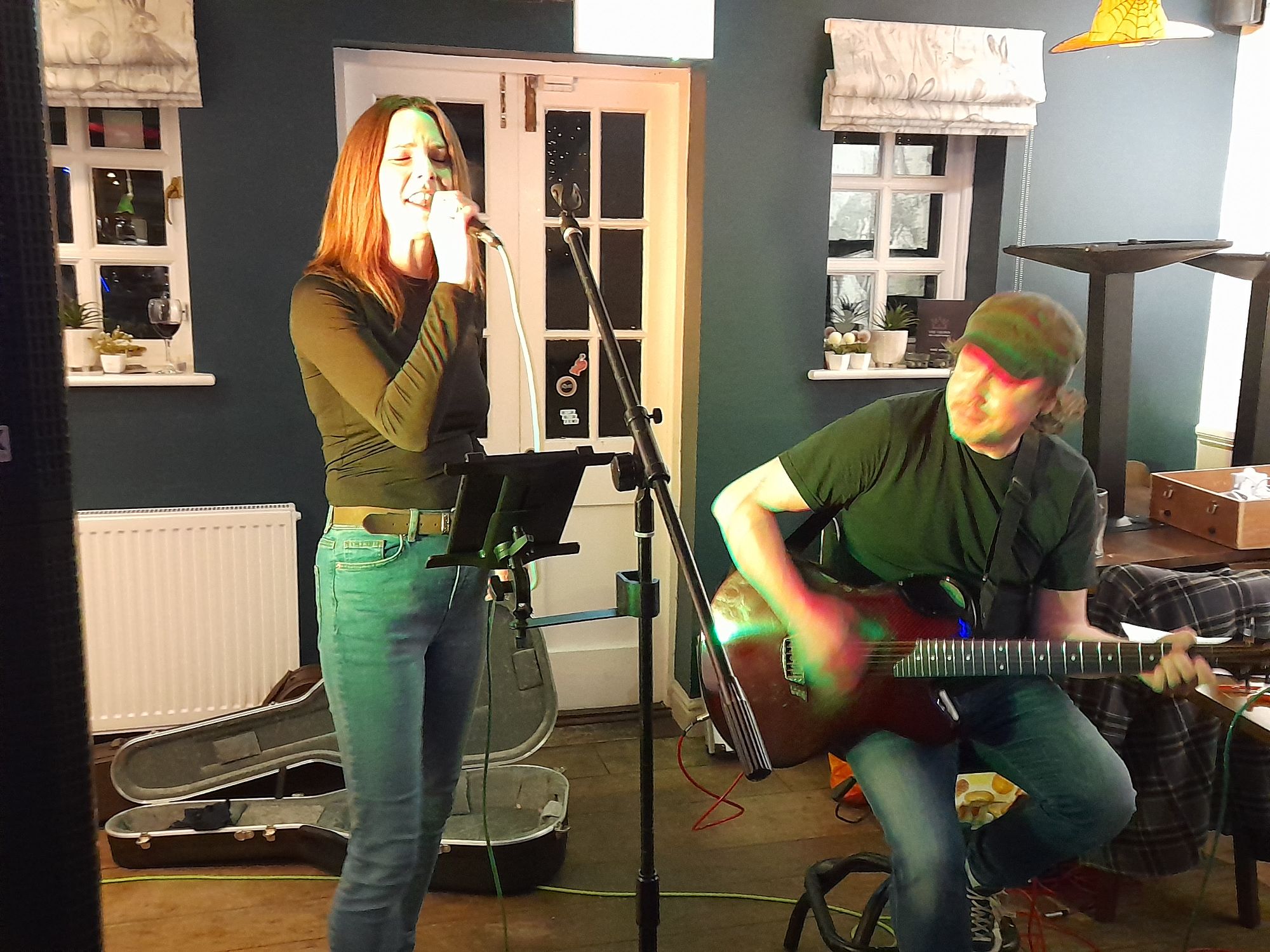 Rachel Sinnetta & Rosie Jay at the Crown, Bishops&nbsp;Cannings