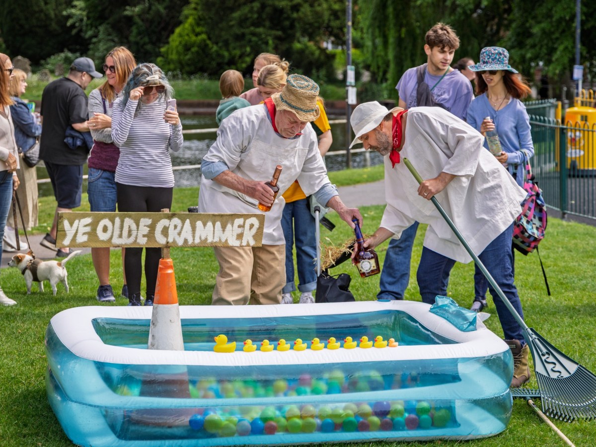 Lions, KITT, Moonrakers and a Whiskey River; Sunday Stroll Around&nbsp;Devizes