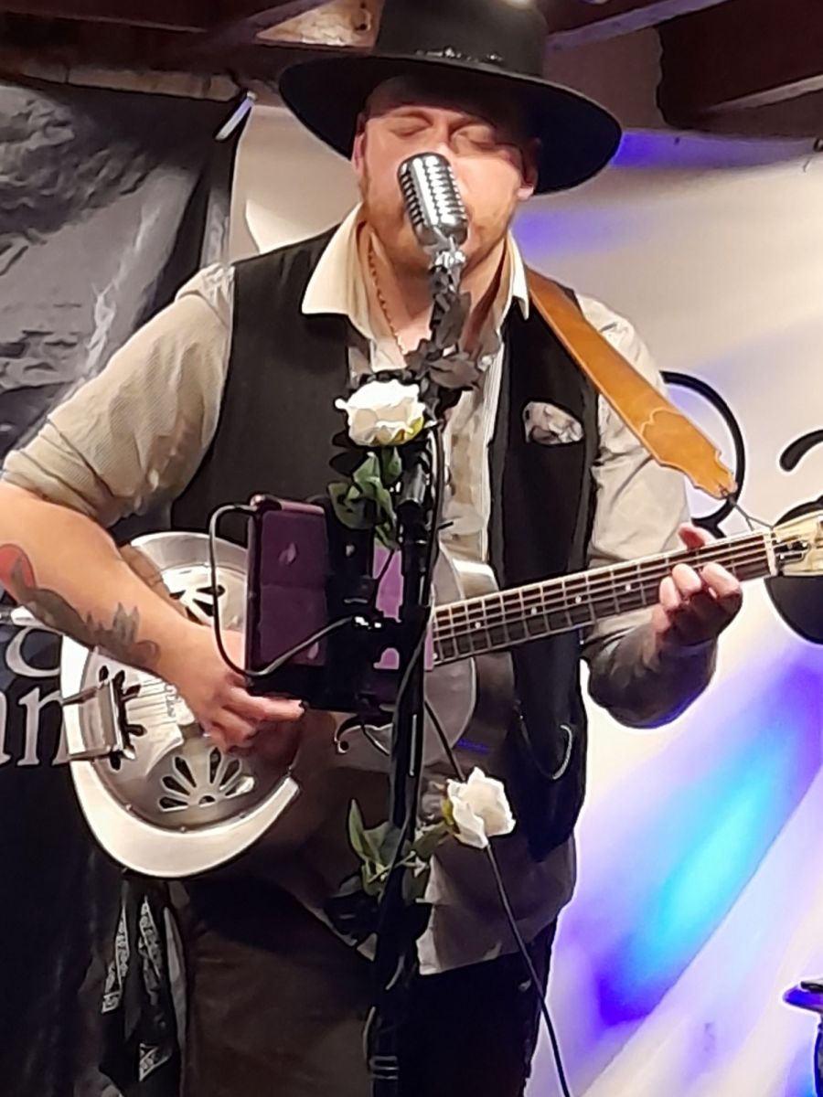 JP Oldfield & Deadlight Dance Down The&nbsp;Cellar