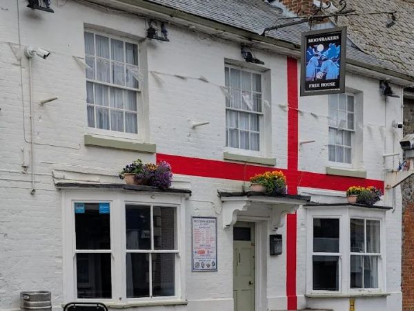 Pewsey Moonrakers St George’s Cross Façade&nbsp;Stays