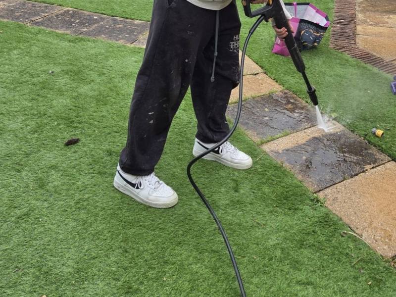 Devizes Teenage Gardener Banned from Local Facebook Group for Promoting their&nbsp;Business!