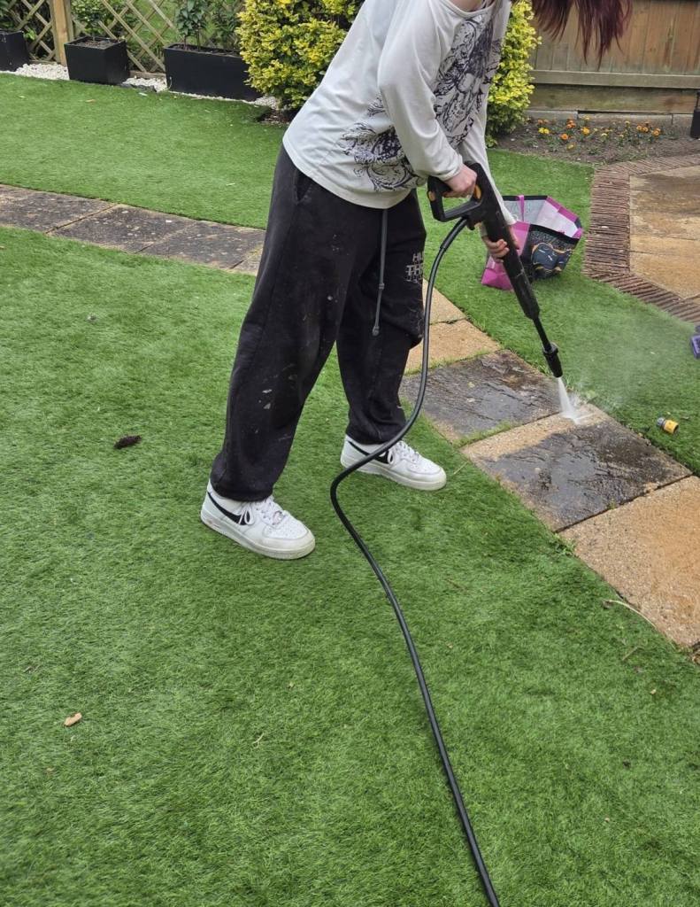 Devizes Teenage Gardener Banned from Local Facebook Group for Promoting their&nbsp;Business!